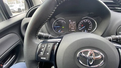 Voitures Occasion Toyota Yaris Iii Hybride 100H Dynamic À Brive La Gaillarde