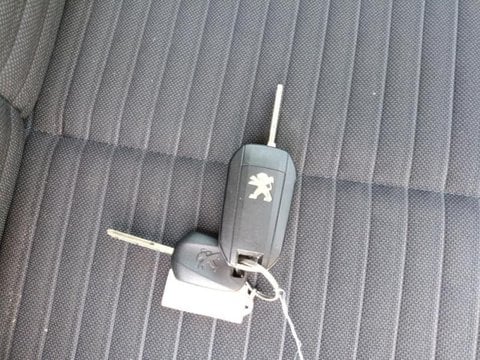 Voitures D'occasion À Avignon | Peugeot 208 1.2 Puretech 100Ch S&S Style