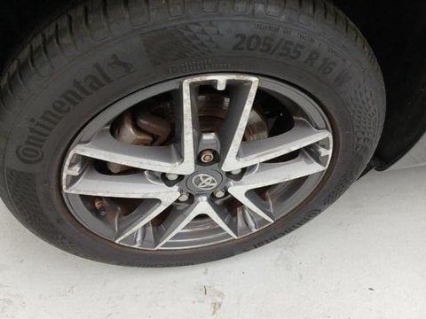Voitures D'occasion À Faches Thumesnil | Toyota Auris Hsd 136H Style