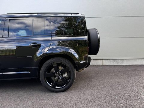 Voitures D'neuves Stock À Villeneuve D'ascq | Land Rover Defender 110 P300E Phev X-Dynamic Hse