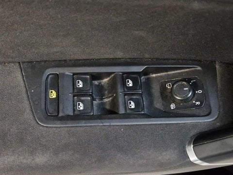 Voitures D'occasion À Seclin | Volkswagen Touran 1.6 Tdi 115Ch Bluemotion Technology Fap Confort...