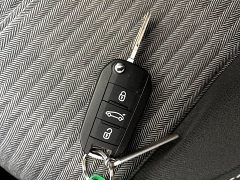 Voitures D'occasion À Saintes | Opel Corsa F 1.2 75 Ch Bvm5 Edition