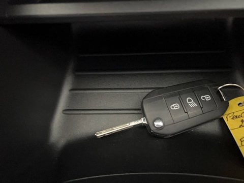 Voitures D'occasion À Saintes | Peugeot 208 Puretech 100 S&S Bvm6 Active