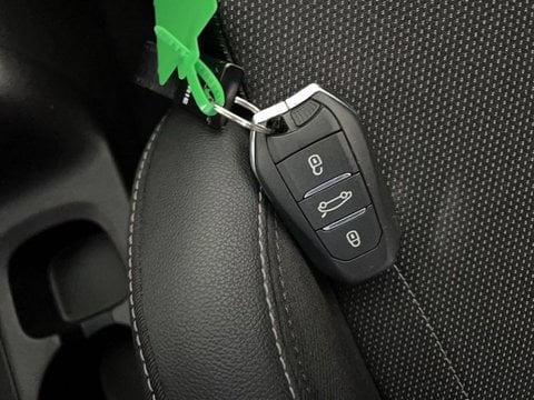 Voitures D'occasion À Saintes | Opel Corsa F 1.2 75 Ch Bvm5 Gs