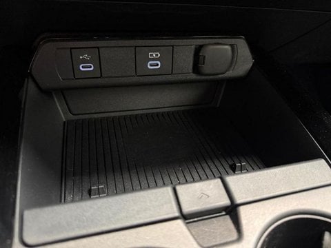 Voitures D'occasion À Liévin | Toyota Prius Rechargeable 2.0 Hybride Rechargeable 223Ch Design ...