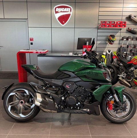 Motos D'neuves Stock À Nevers | Ducati Diavel V4 Bentley Ltd