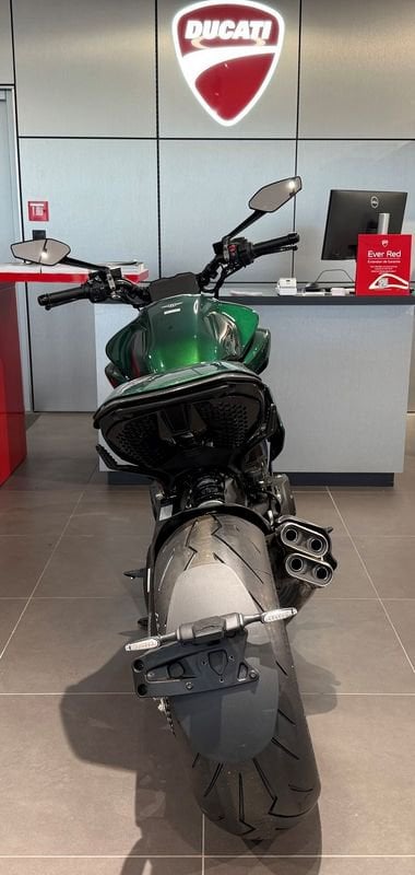 Motos D'neuves Stock À Nevers | Ducati Diavel V4 Bentley Ltd