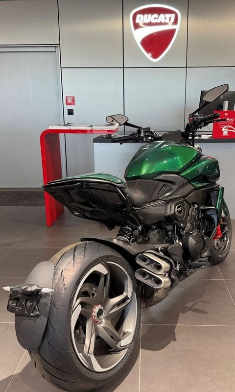 Motos D'neuves Stock À Nevers | Ducati Diavel V4 Bentley Ltd