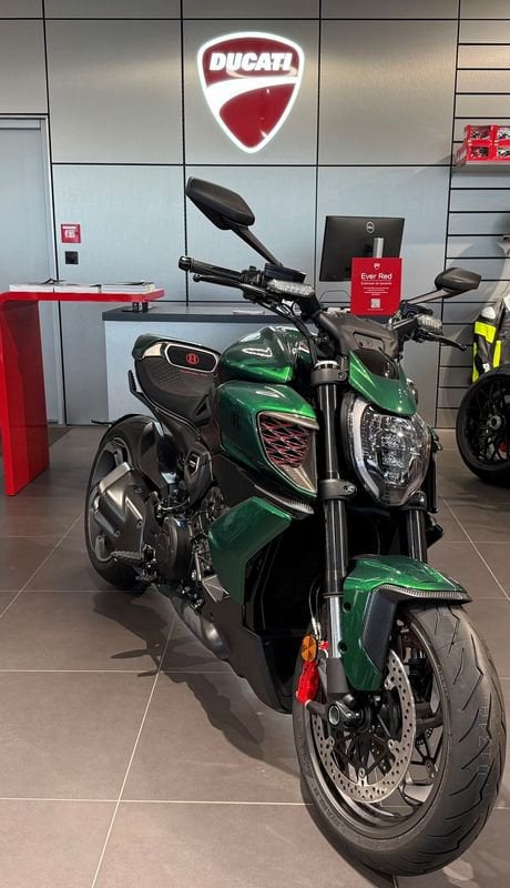 Motos D'neuves Stock À Nevers | Ducati Diavel V4 Bentley Ltd