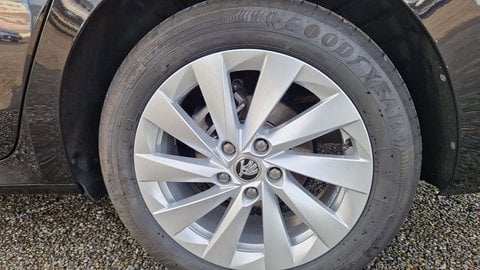 Voitures D'occasion À Tarbes | Škoda Octavia Break Combi 2.0 Tdi 150 Ch Scr Dsg7 Selection 5P