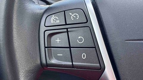 Voitures D'occasion À Toulouse | Volvo V40 D2 Adblue 120 Ch Geartronic 6 Momentum 5P