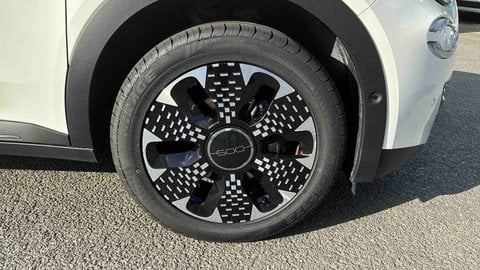 Voitures D'occasion À Libourne | Fiat 600 1.2 Hybrid 100Ch Dct6 La Prima 5P