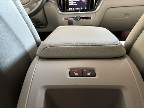 Voitures D'0Km À Toulouse | Volvo V60 B4 197 Ch Dct7 Plus Style Dark 4P