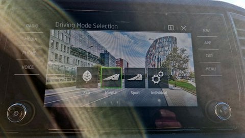 Voitures D'occasion À Tarbes | Škoda Karoq 2.0 Tdi 116 Ch Scr Dsg7 Sportline 5P