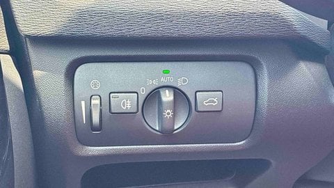 Voitures D'occasion À Toulouse | Volvo V40 D2 Adblue 120 Ch Geartronic 6 Momentum 5P