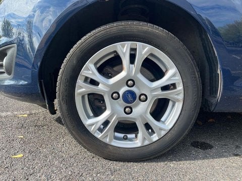 Voitures D'occasion À Bretigny Sur Orge | Ford Fiesta 1.25 82Ch Edition 5P