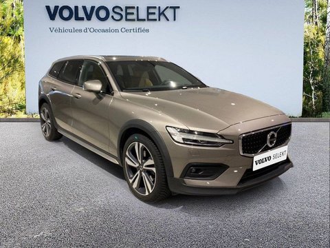 Voitures Occasion Volvo V60 Ii B4 Awd 197 Ch Geartronic 8 Cross Country Pro À Vénissieux