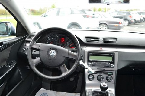 Voitures Occasion Volkswagen Passat 1.9 Tdi 105Ch Bluemotion Dpf Trendline À Domalain