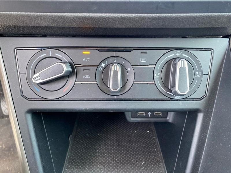 Volkswagen Polo BUSINESS 1.0 80 S&S BVM5 Lounge 2020 — photo 19
