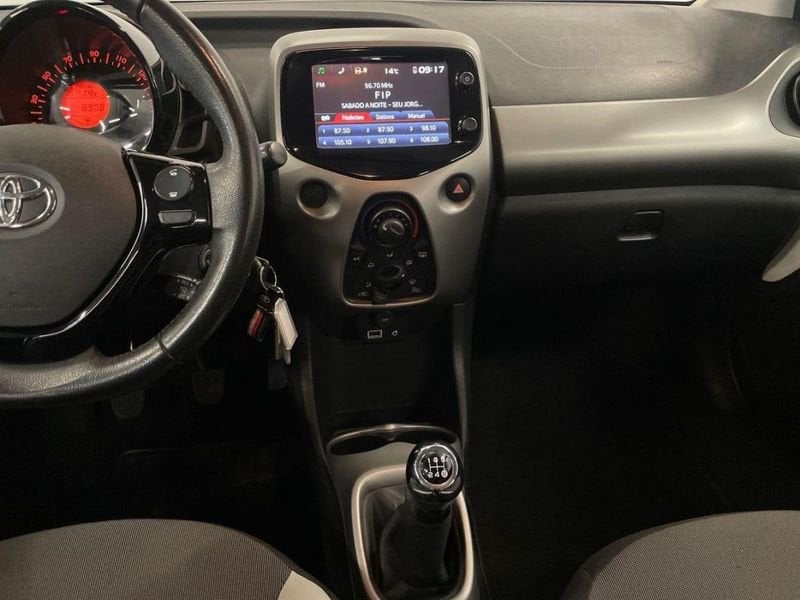 Toyota Aygo 1.0 VVT-i x-wave 3 2017 — photo 11
