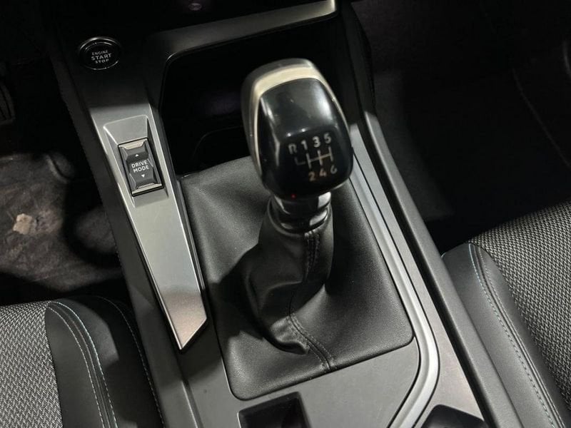 Peugeot 308 SW PureTech 130ch S&S BVM6 Allure Pack 2022 — photo 12