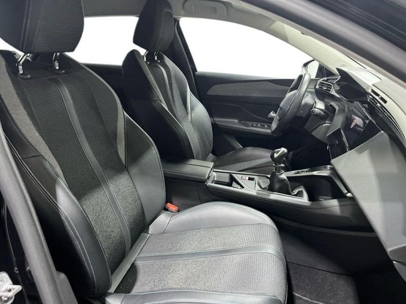 Peugeot 308 SW PureTech 130ch S&S BVM6 Allure Pack 2022 — photo 14