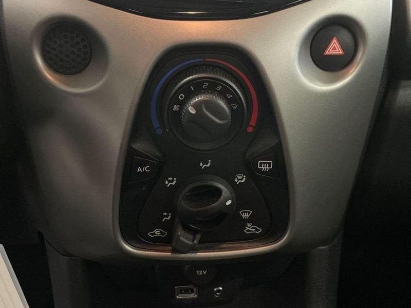 Toyota Aygo 1.0 VVT-i x-wave 3 2017 — photo 20